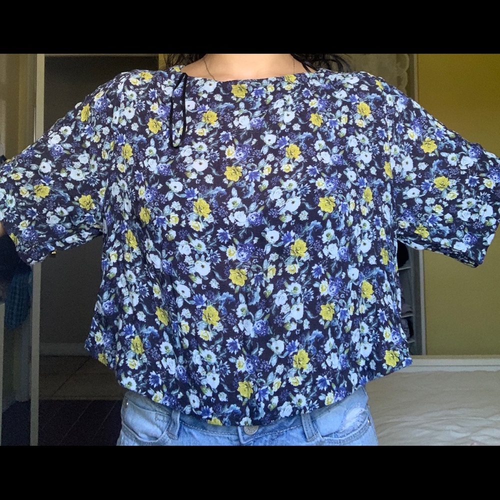 Flower Top - Picture 2 of 3